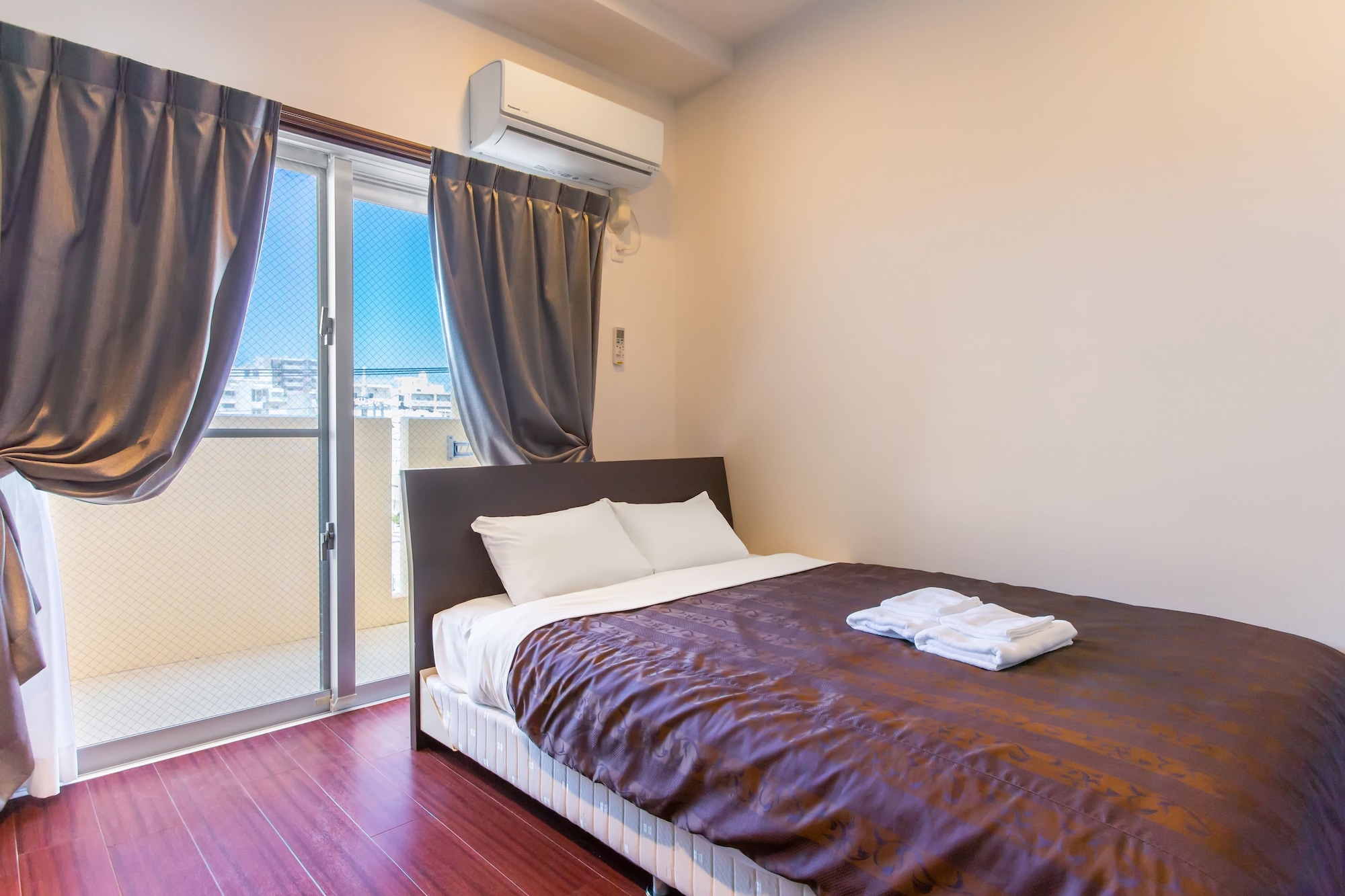 APARTMENT, DOUBLE BED