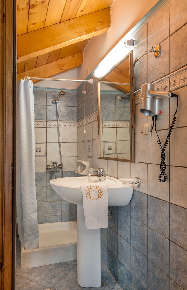 Andreolas Luxury Suites 60/72
