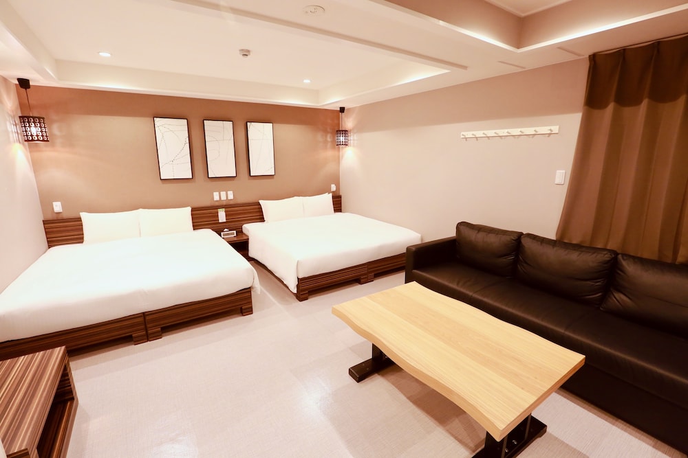DELUXE, TWIN BEDS, 2 KING BEDS, MAIN BUILDING