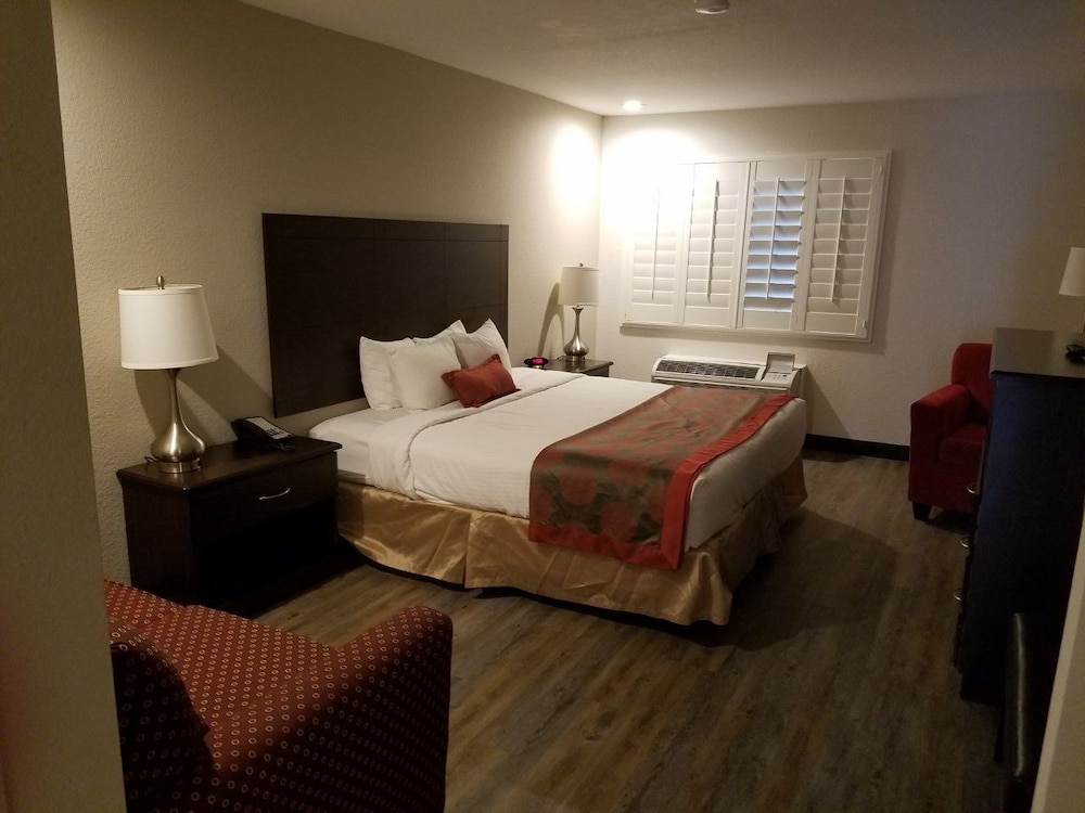 Infinity Inn & Suites 8/30
