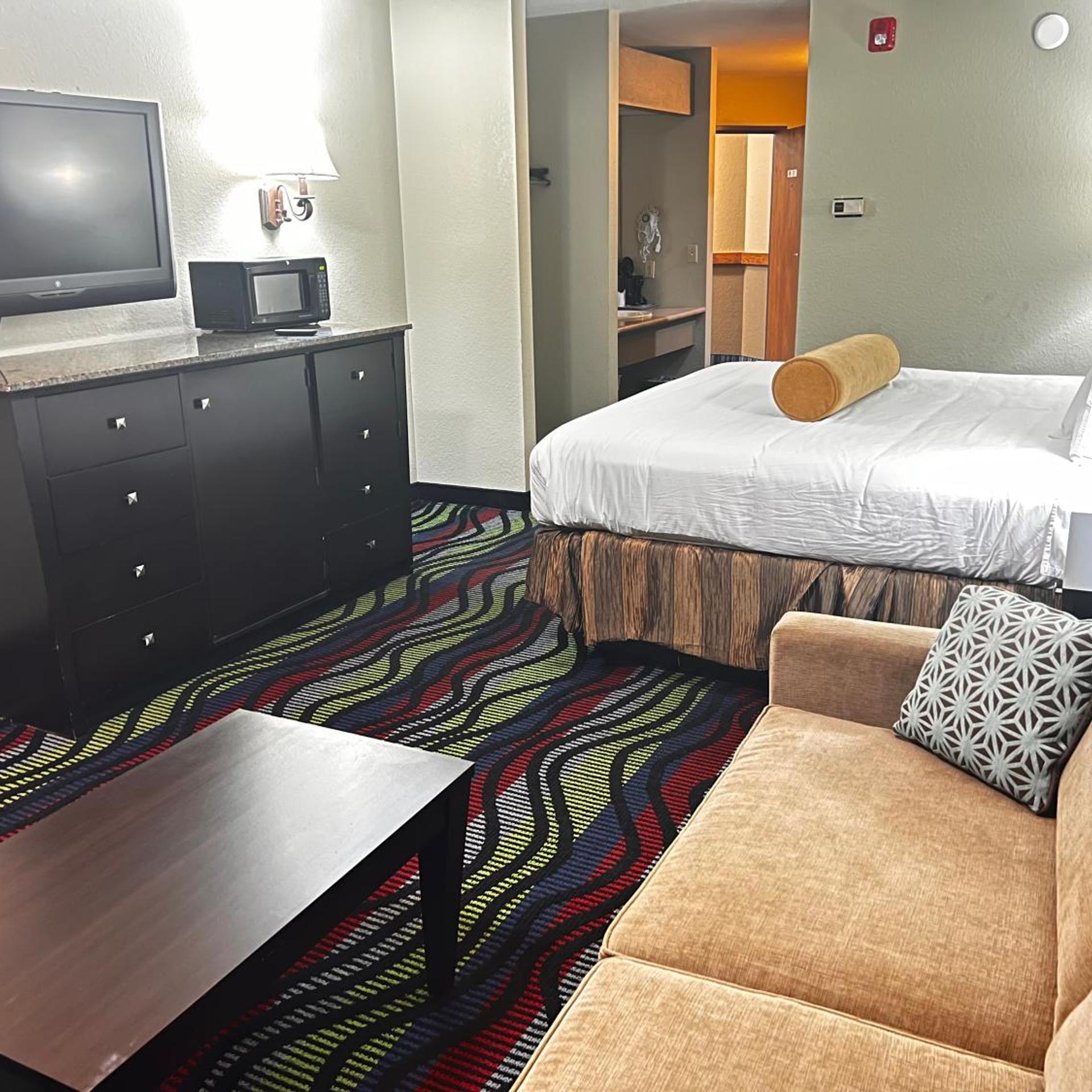 استوديو بسرير كينج، Apple Tree Inn and Suites 2/4
