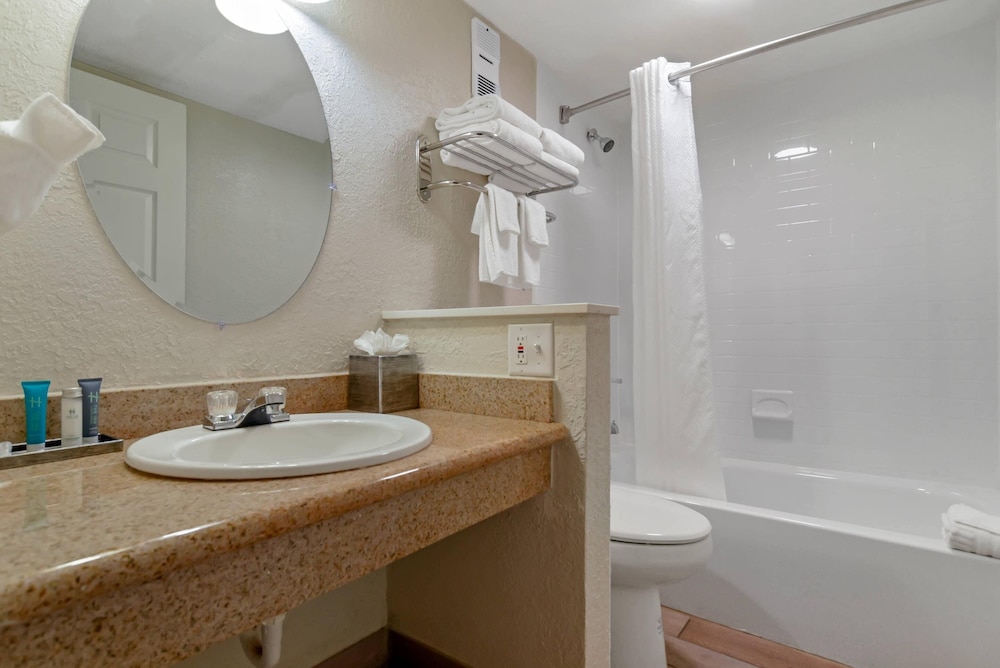 Inn on Destin Harbor, an Ascend Collection Hotel 57/59
