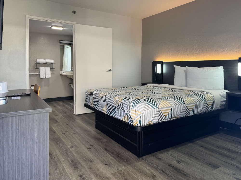 Motel6 Bradenton, FL 36/63