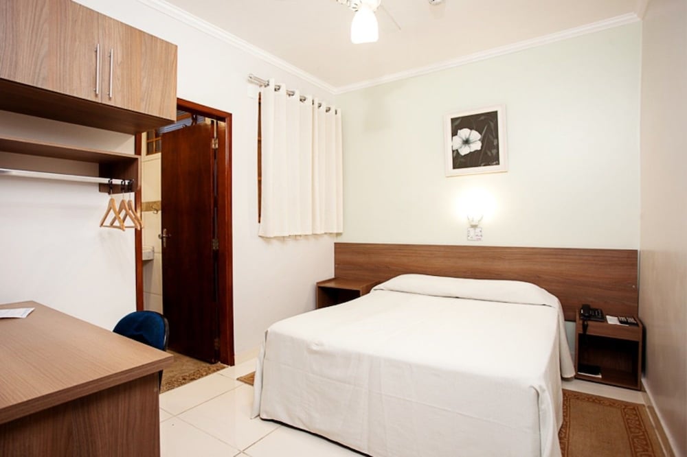 Alves Hotel 10/50
