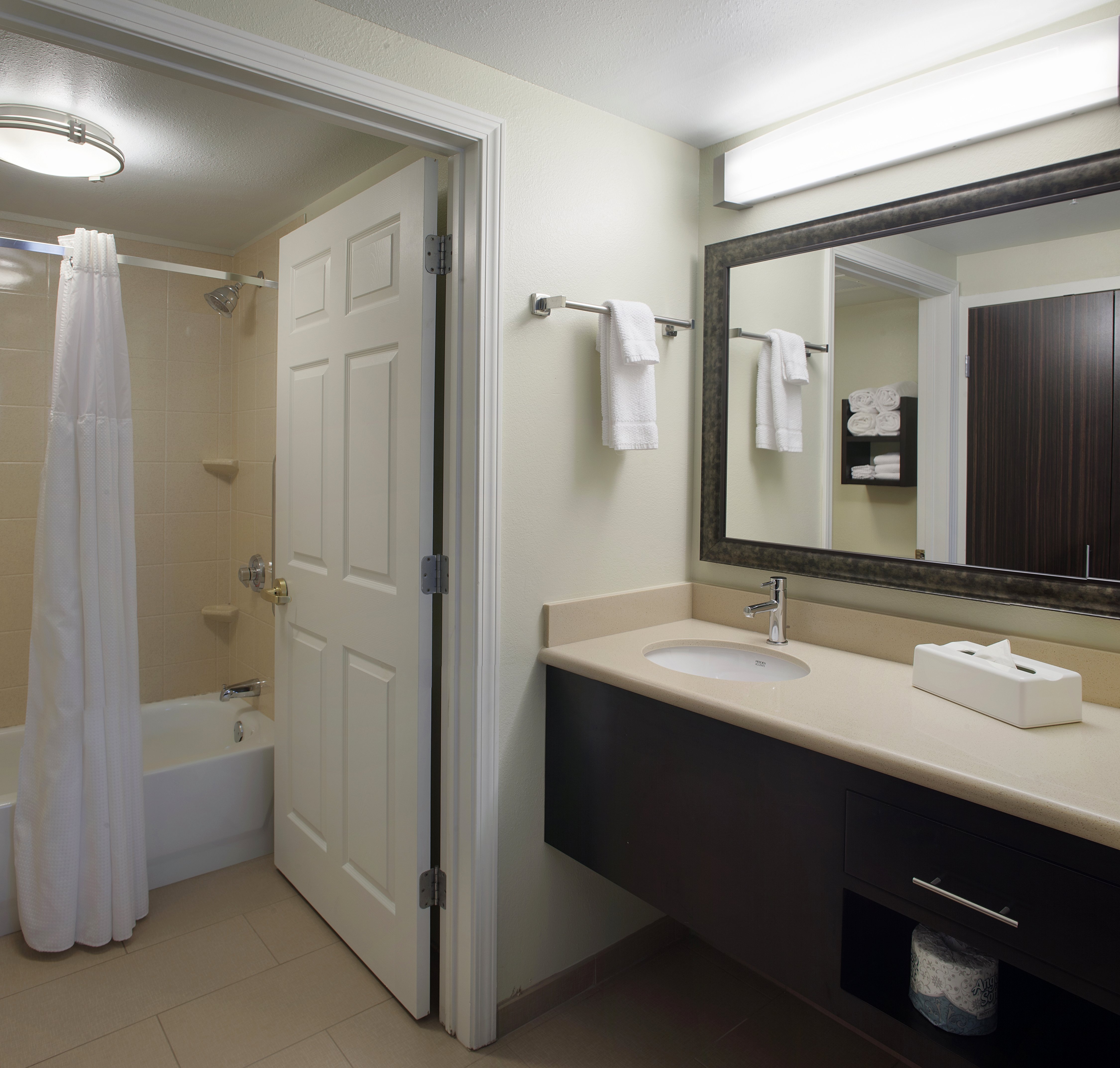 Staybridge Suites Fayetteville Univ of Arkansas 50/51