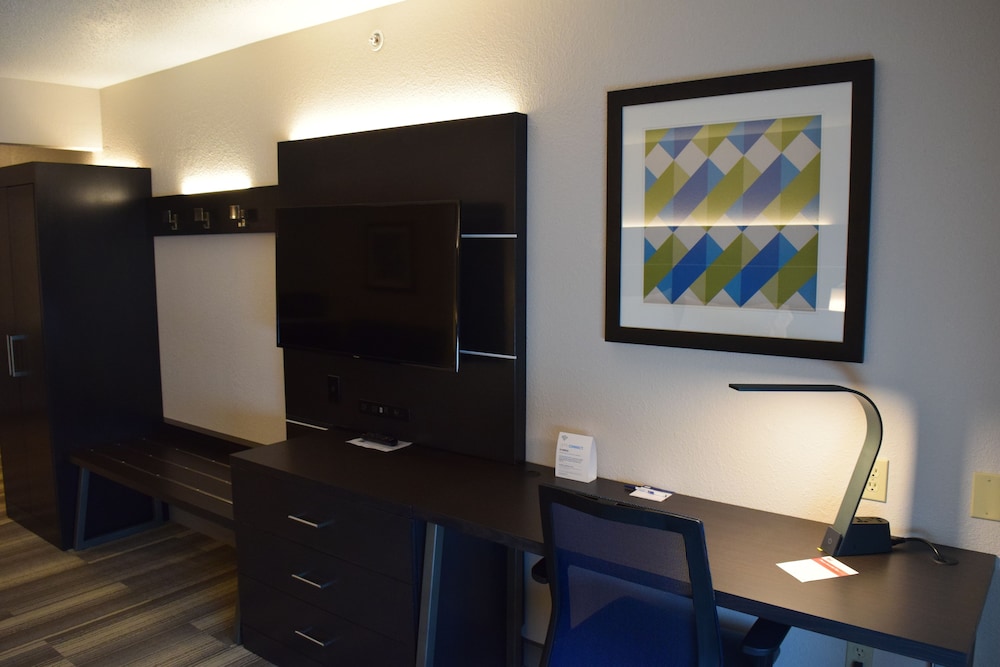 Holiday Inn Express Hotel Suites Sparta 44/49