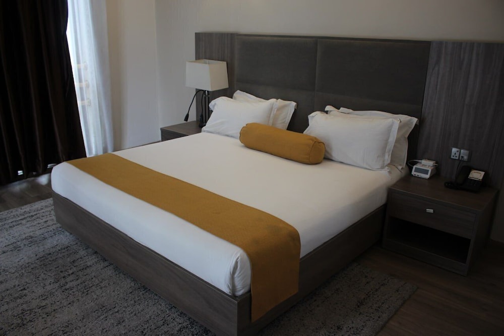 غرفة قياسية بسرير كينج، TH BonRoyal Hotel 6/8