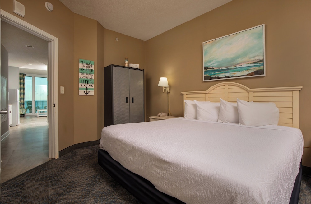 SUITE, KING BED, OCEAN FRONT