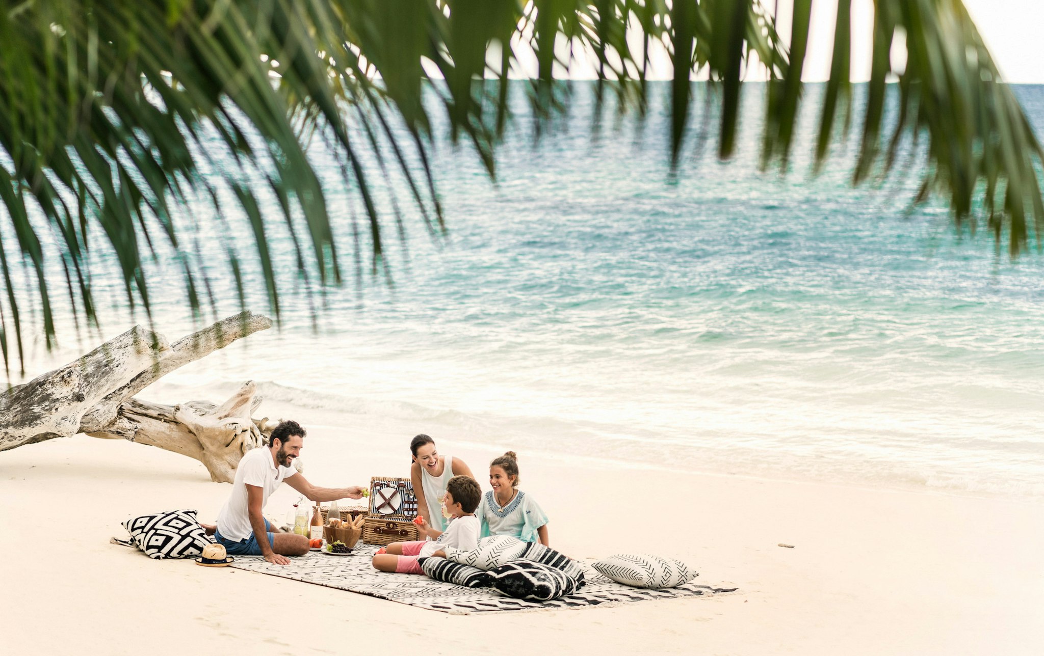 FOUR SEASONS RESORT SEYCHELLES AT DESROCHES ISLAND 50/58