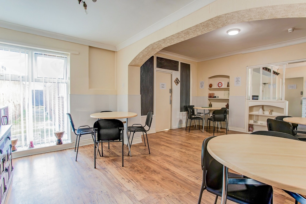 OYO The Longlands Hotel 37/39