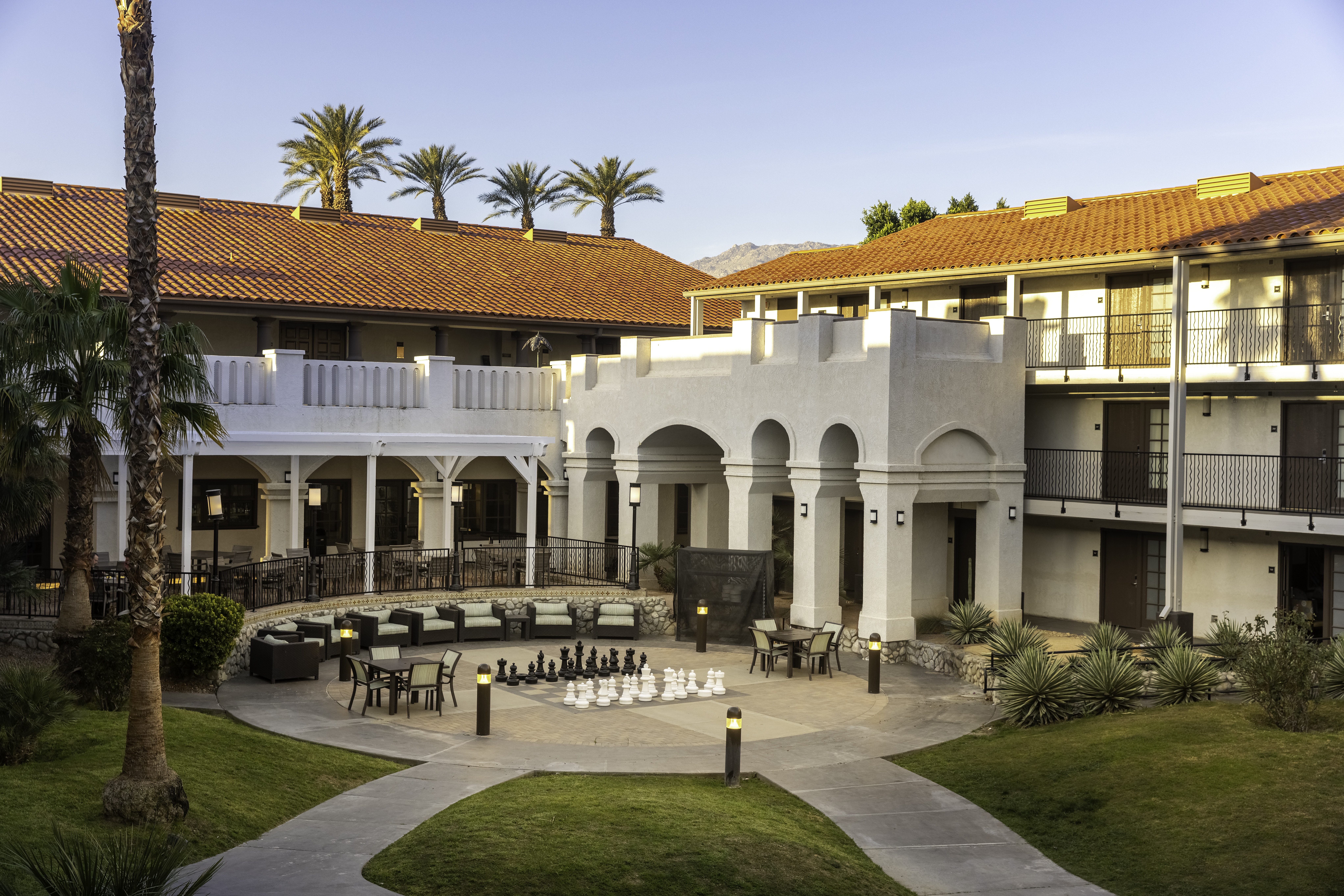 Embassy Suites Hotel Palm Desert 32/34