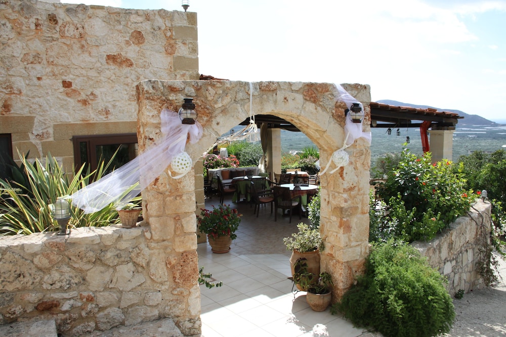 Kavoussi Resort 45/50