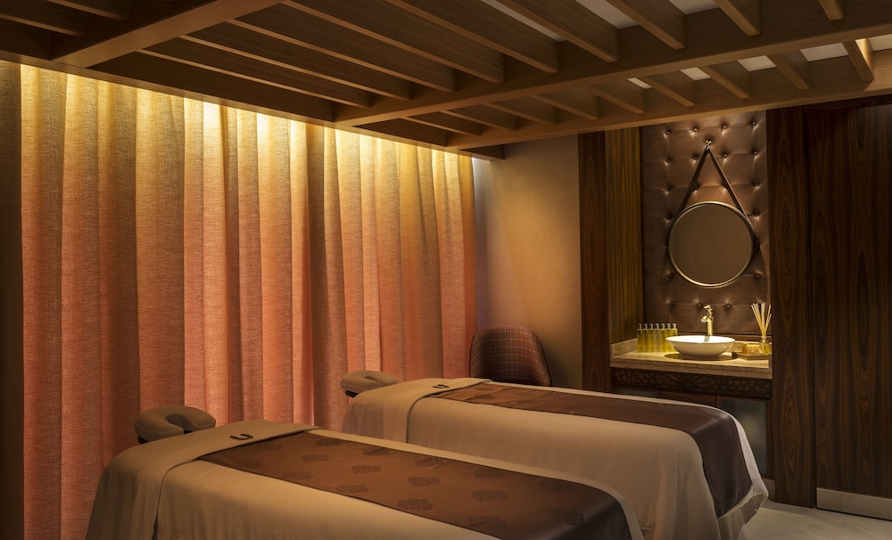 Al Habtoor Polo Resort 16/48