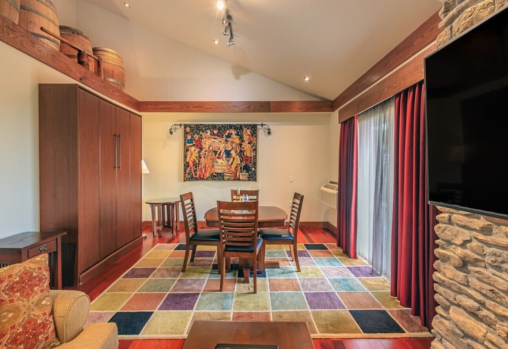 Huff Estates Inn & Winery 30/48