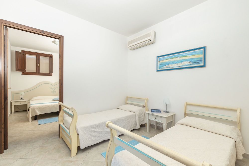 2 BEDROOMS, DELUXE, GARDEN AREA