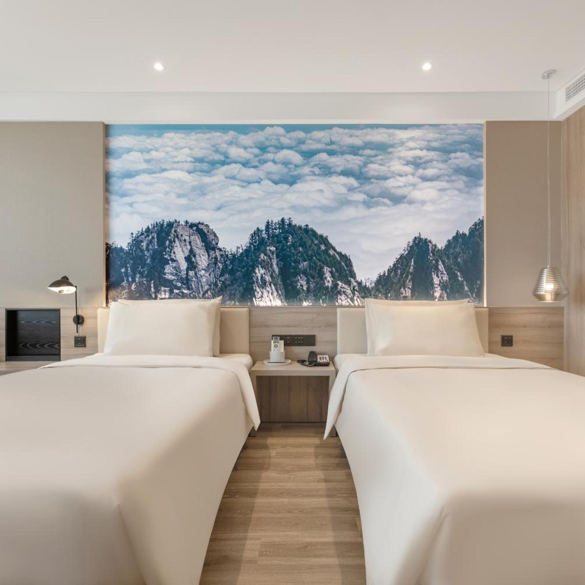 Atour Hotel (Baoji Administration Center, High-speed Railway South Station) 23/51