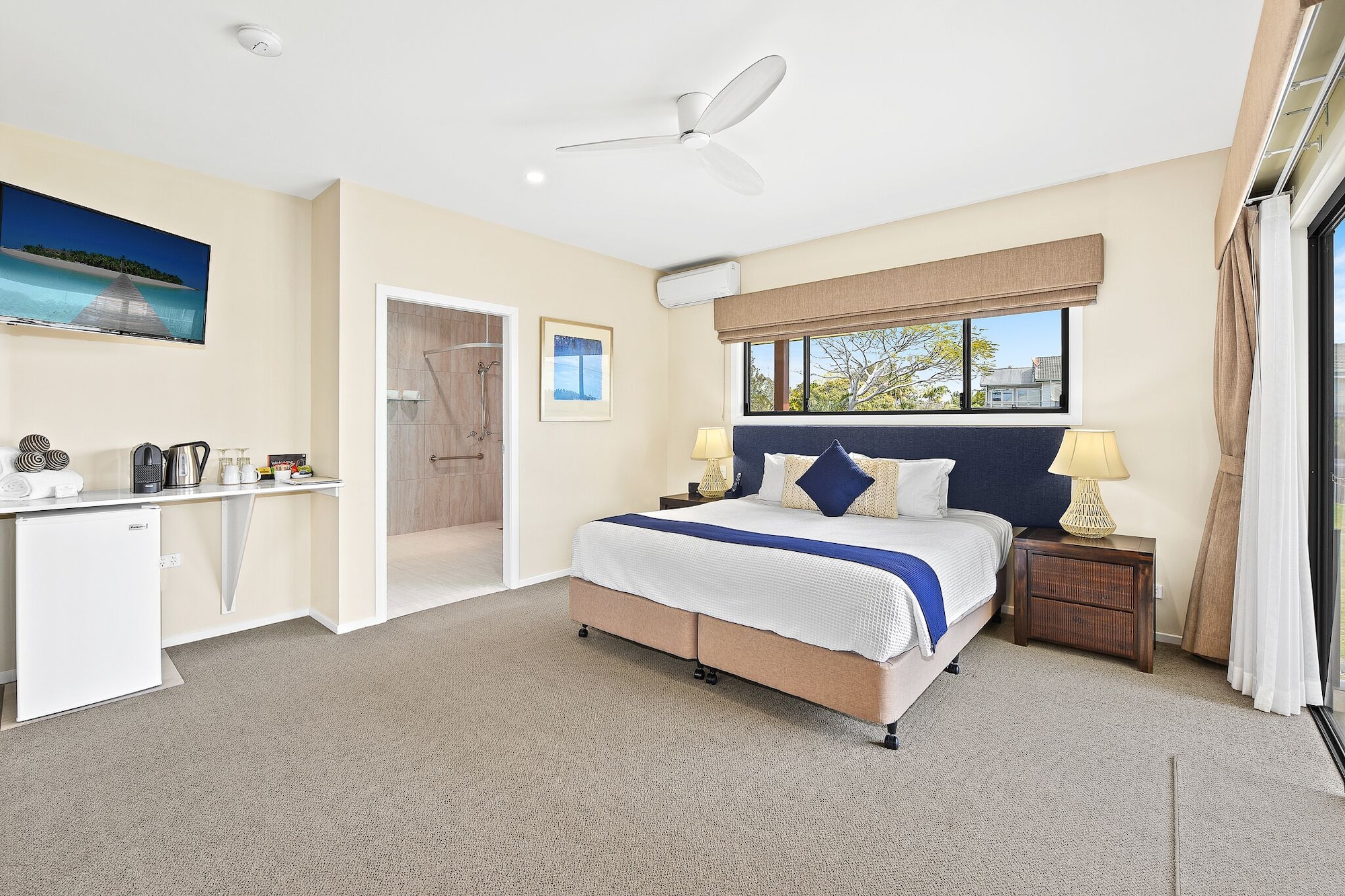 SUPERIOR, KING BED, ACCESSIBLE