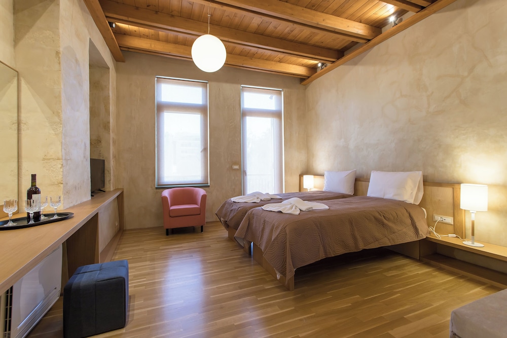 Polixenys Suites 9/46