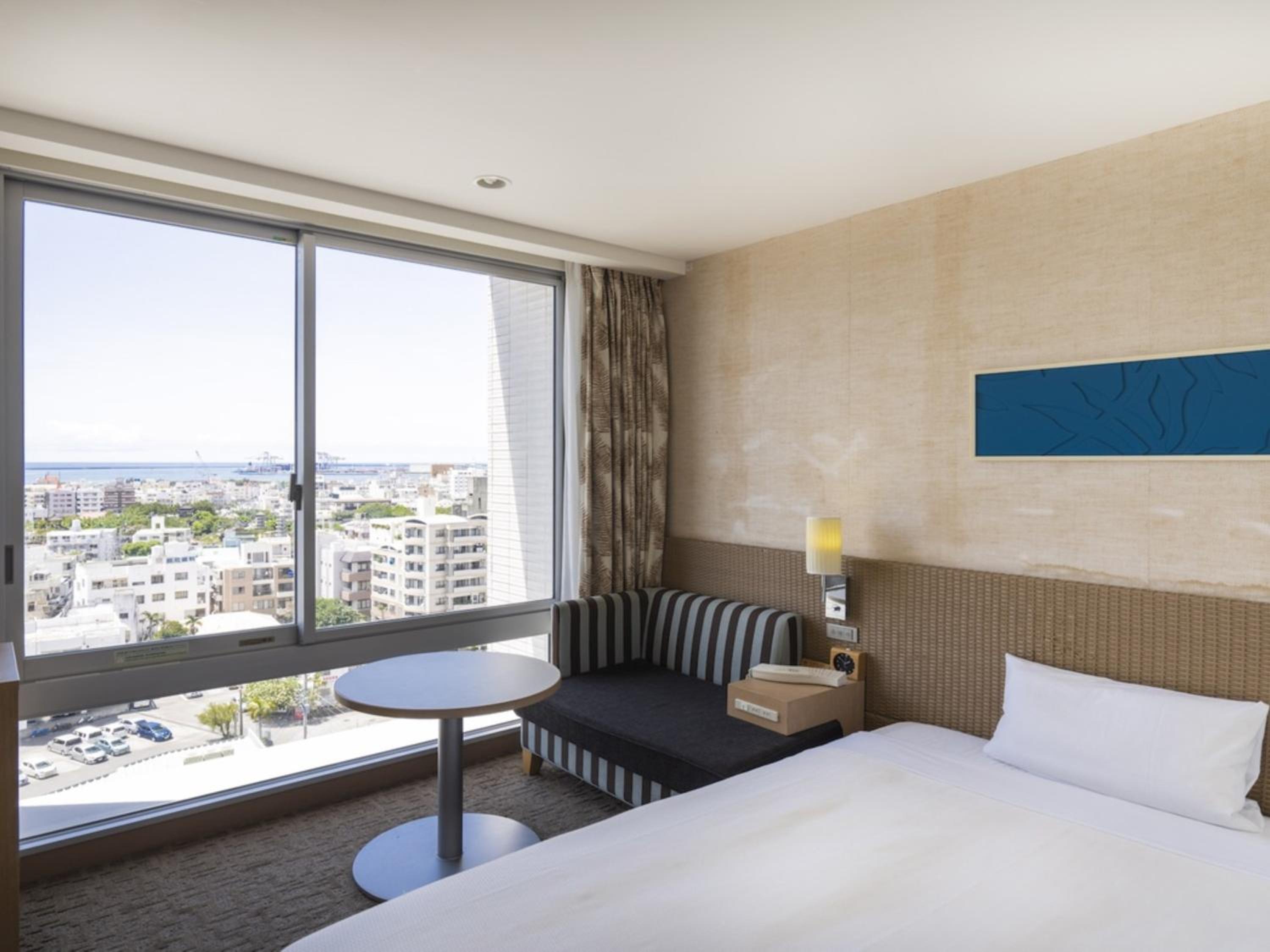 Separate bath Single Room Smoking، Nishitetsu Resort Inn Naha 3/8