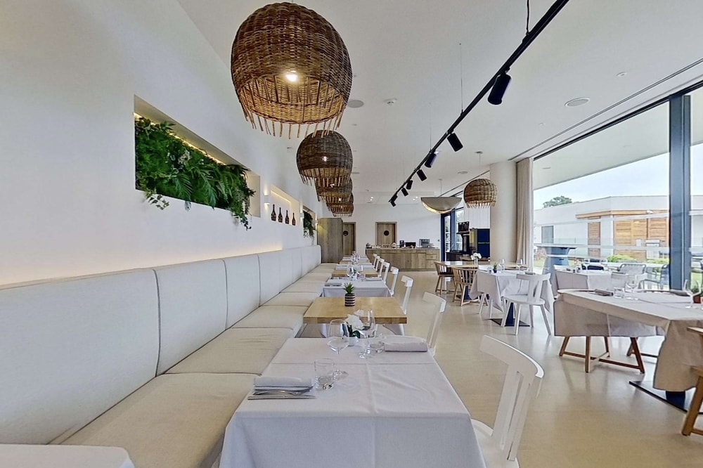 Golden Tulip Porto Vecchio 62/81