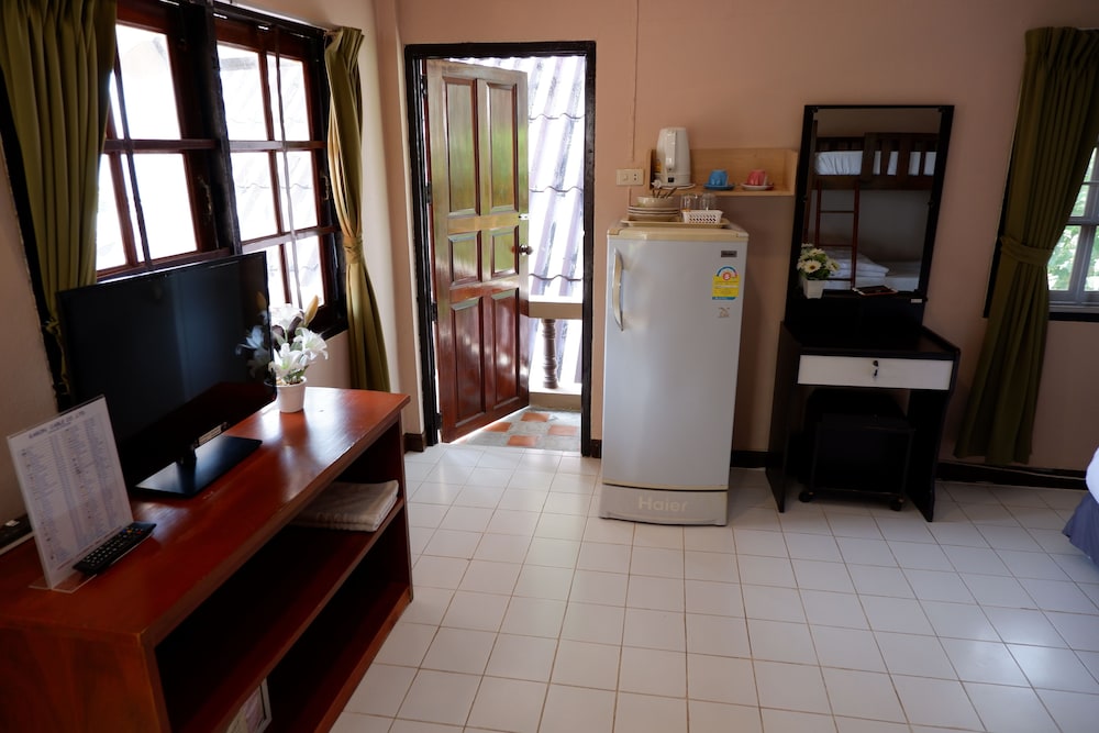 Kata Beachwalk Hotel And Bungalows 39/74