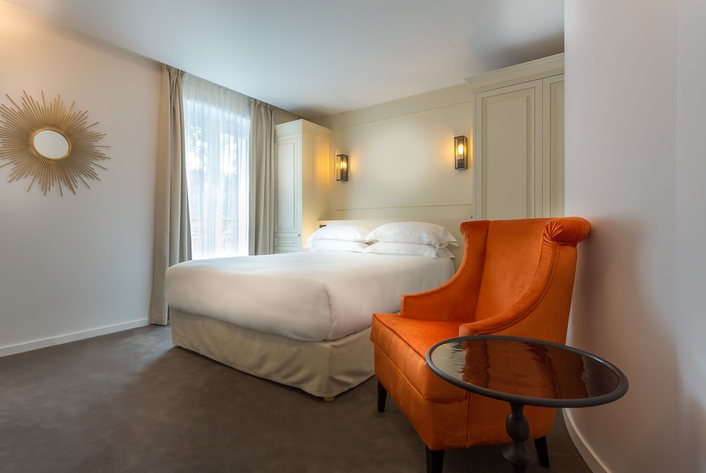 HOTEL LA COMTESSE 23/59
