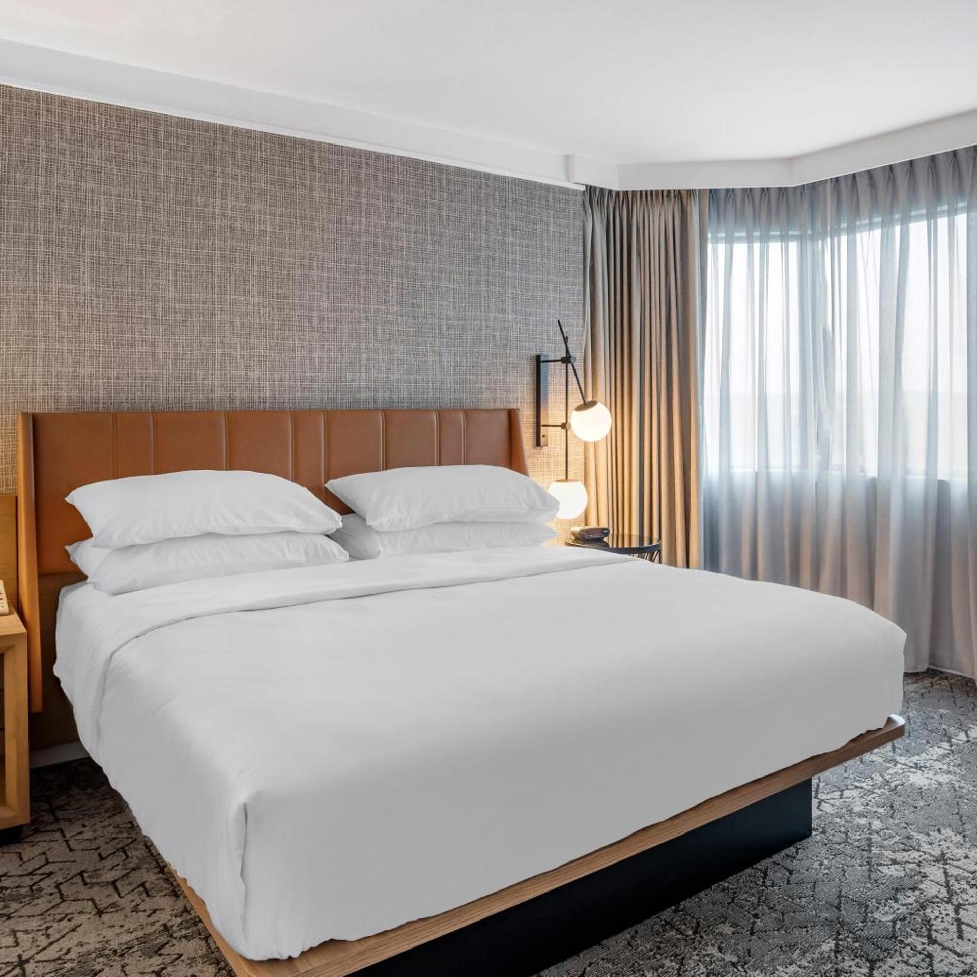 Suite, King Bed, Sofa, Club Floor, High Floor