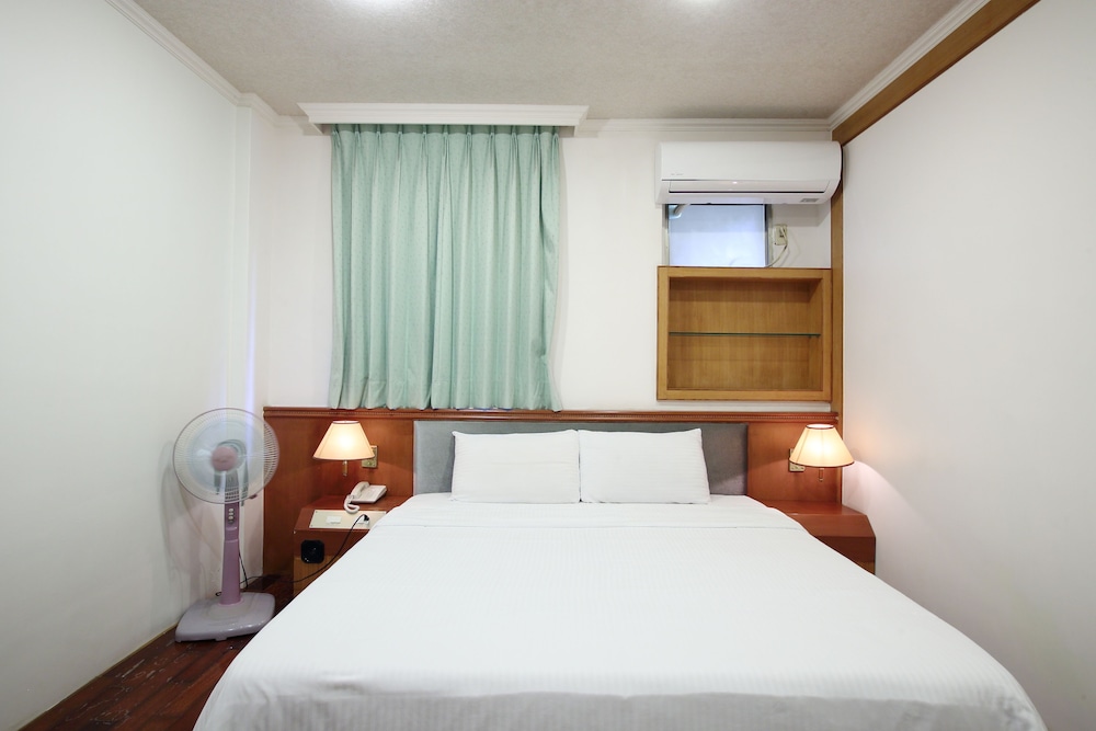 Long Shan Hotel 18/68
