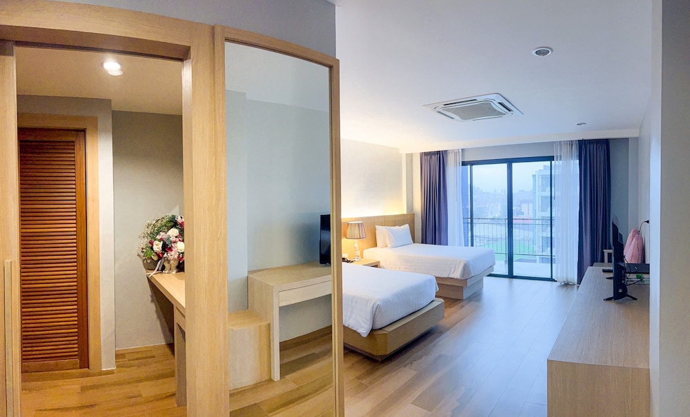 Penthouse, 1 Double and 4 Single Beds، Ava Sea Resort Krabi 2/4