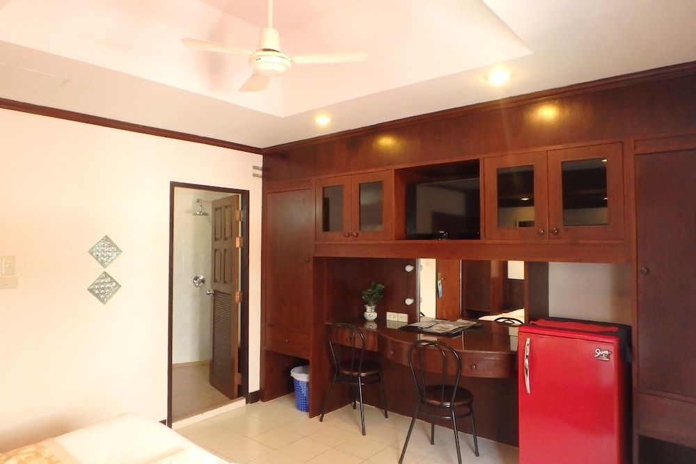 KARON CAFE INN 43/44
