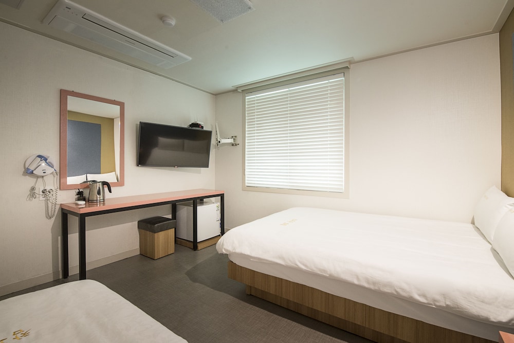 DELUXE, TWIN BEDS