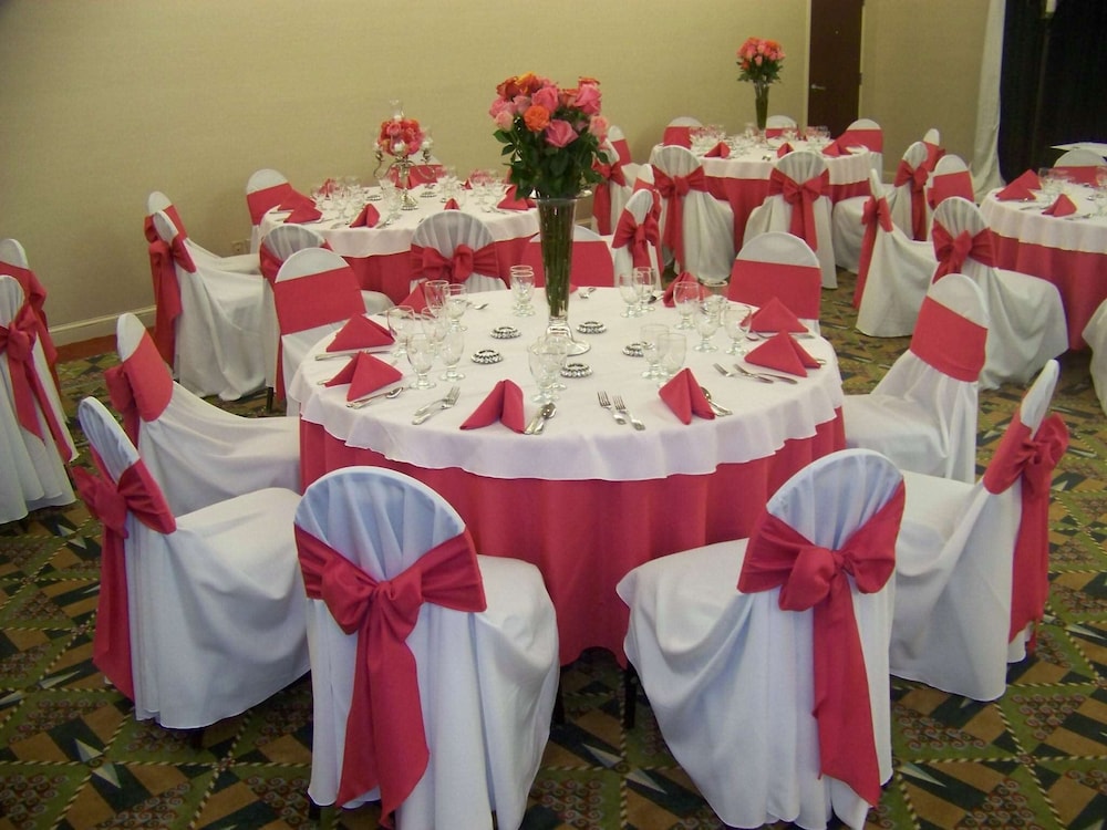 Doubletree By Hilton Fayetteville 33/43