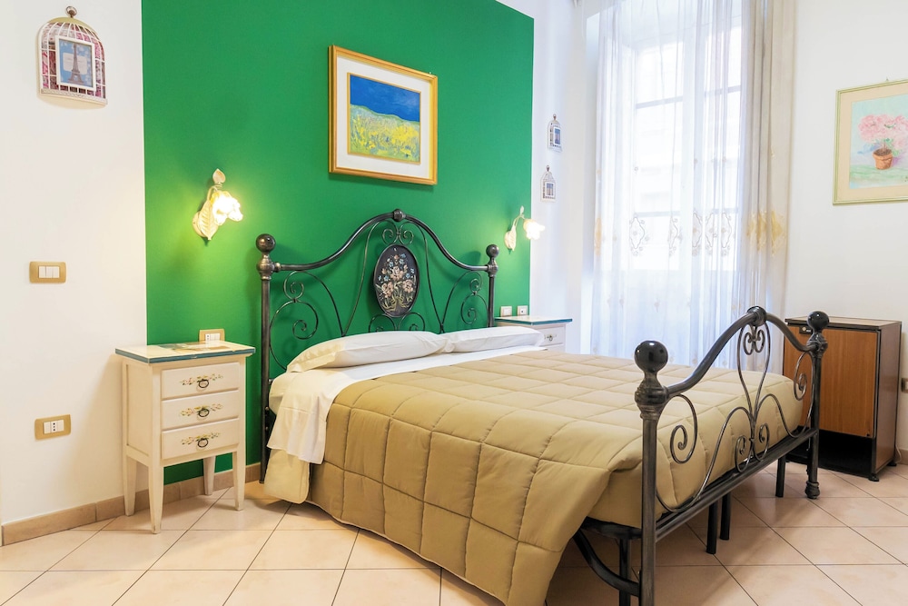 1 BEDROOM, CLASSIC, DOUBLE BED, CITY VIEW