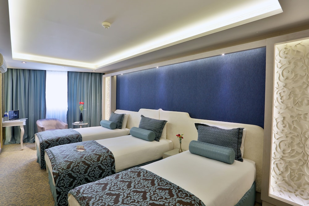 ROOM, TRIPLE