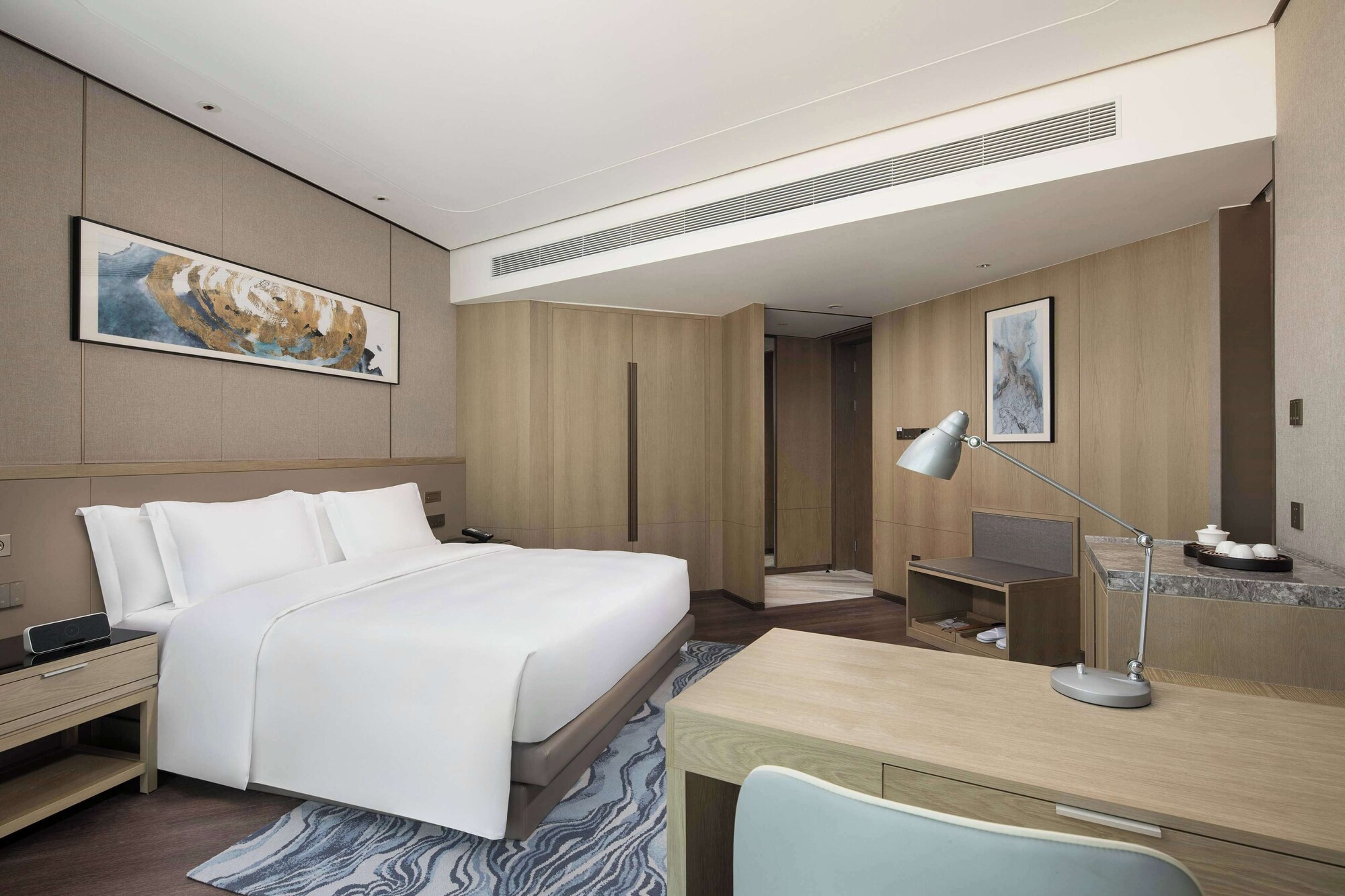 Delight, King Bed