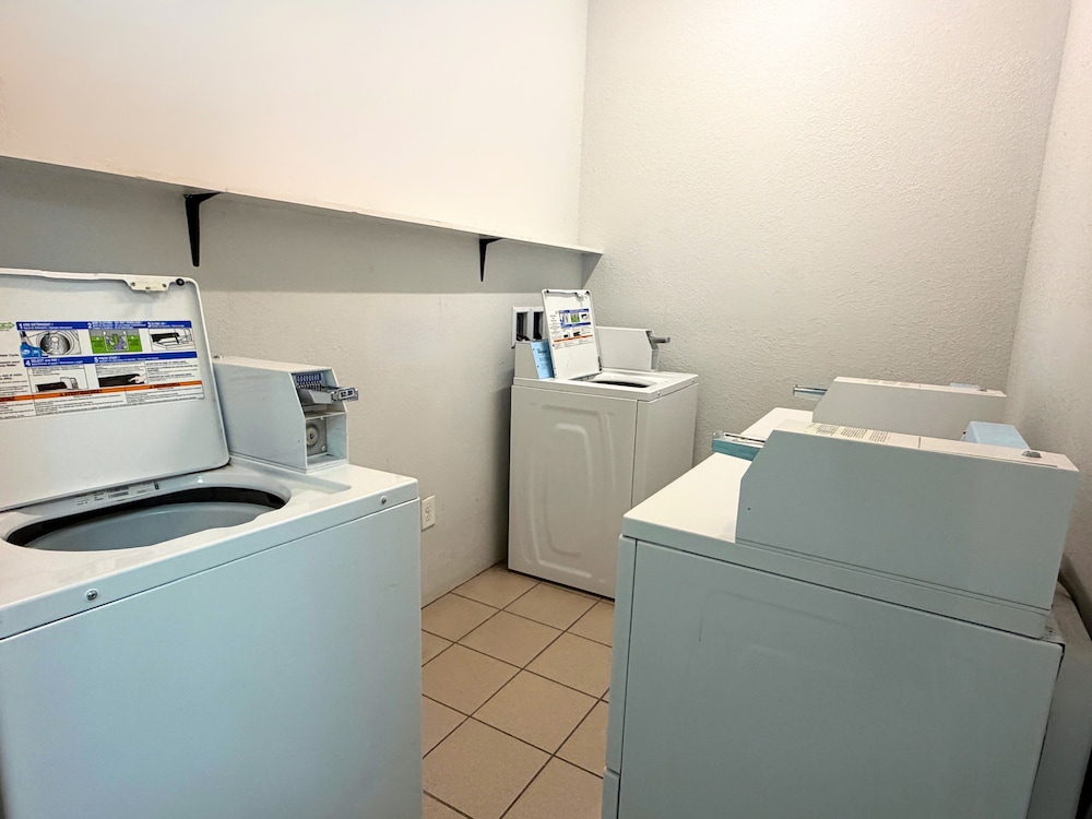Motel6 Elkhart, IN 36/54