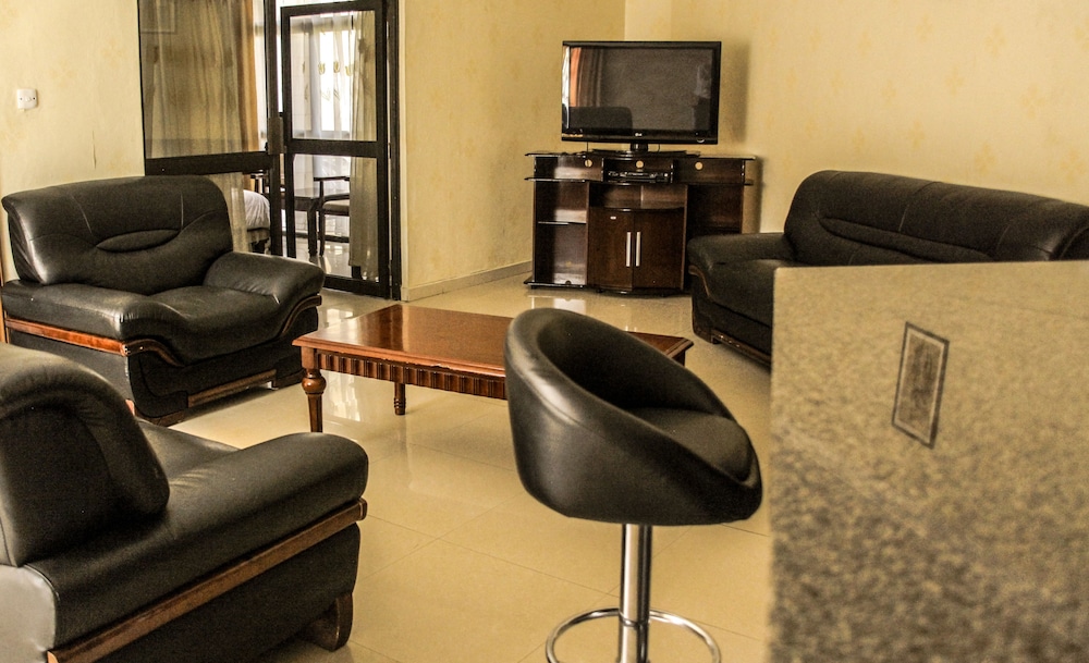 Mika Hotel 24/46