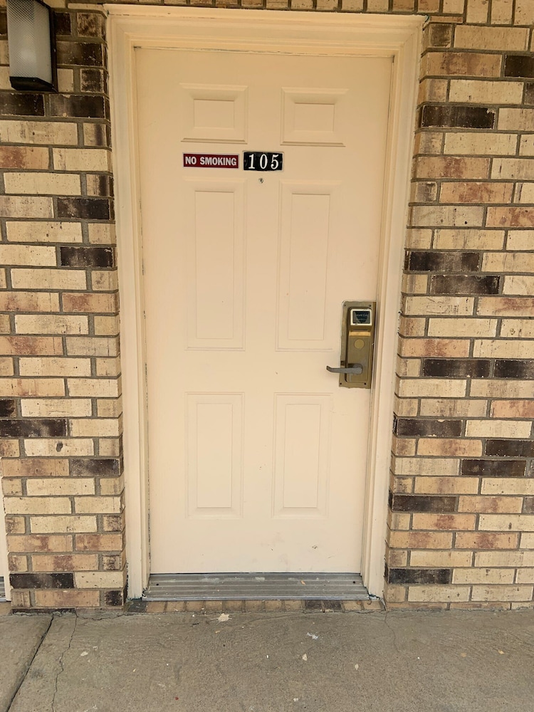 Luxury Inn and Suites Forrest City 20/34