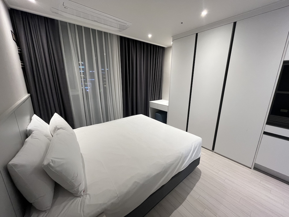 Ocean Park Nine Hotel 14/24