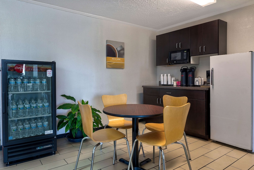 Motel6 Cookeville, TN 43/54