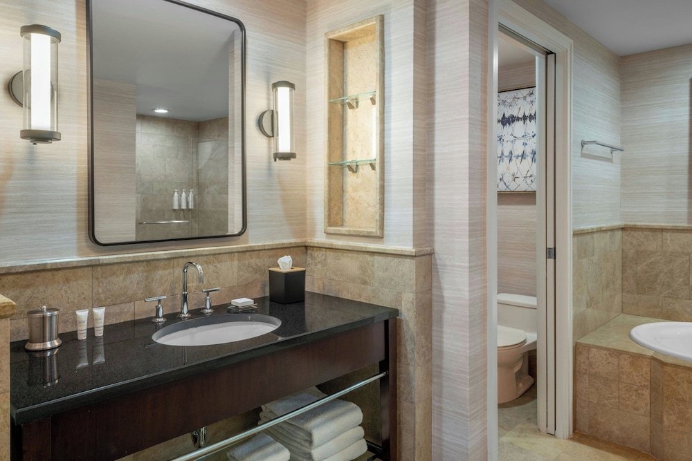 1 Bedroom, Condo, King Bed, Resort View, Sofa, Accessible