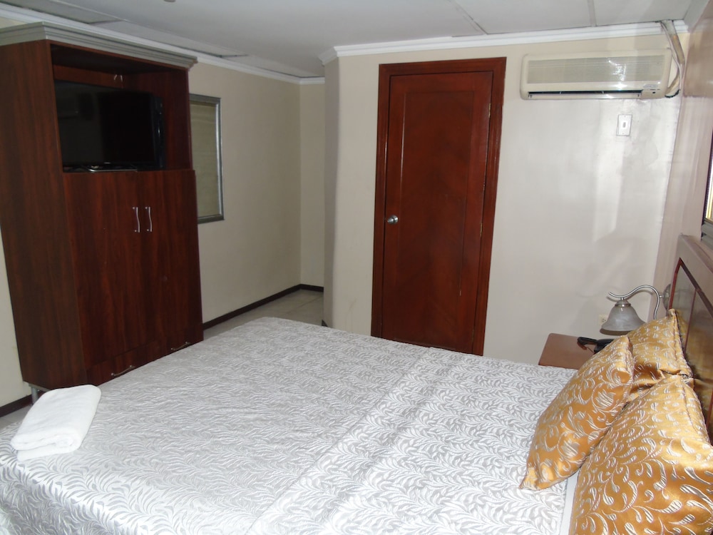 Hotel Malecon Inn 24/67