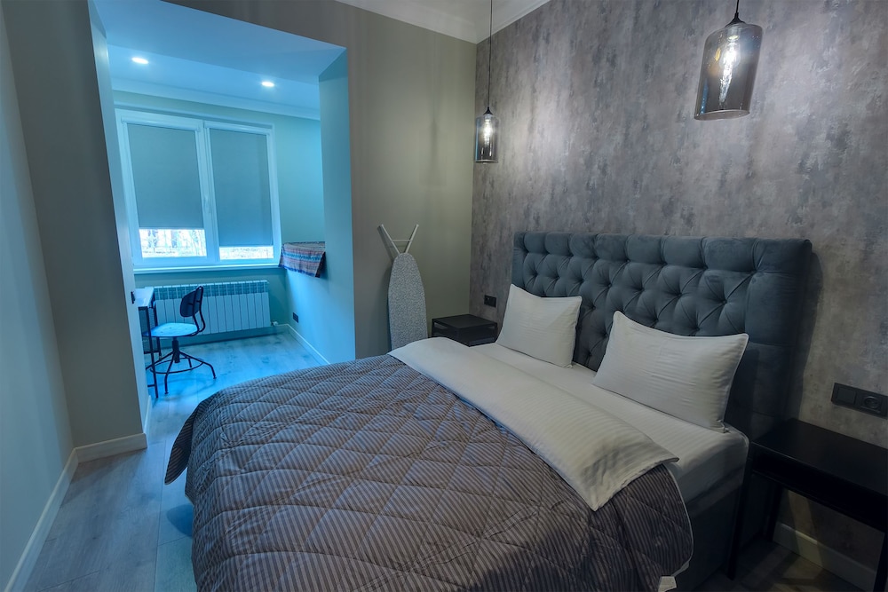 GRAND, APARTMENT, QUEEN BED, SOFA, GROUND FLOOR