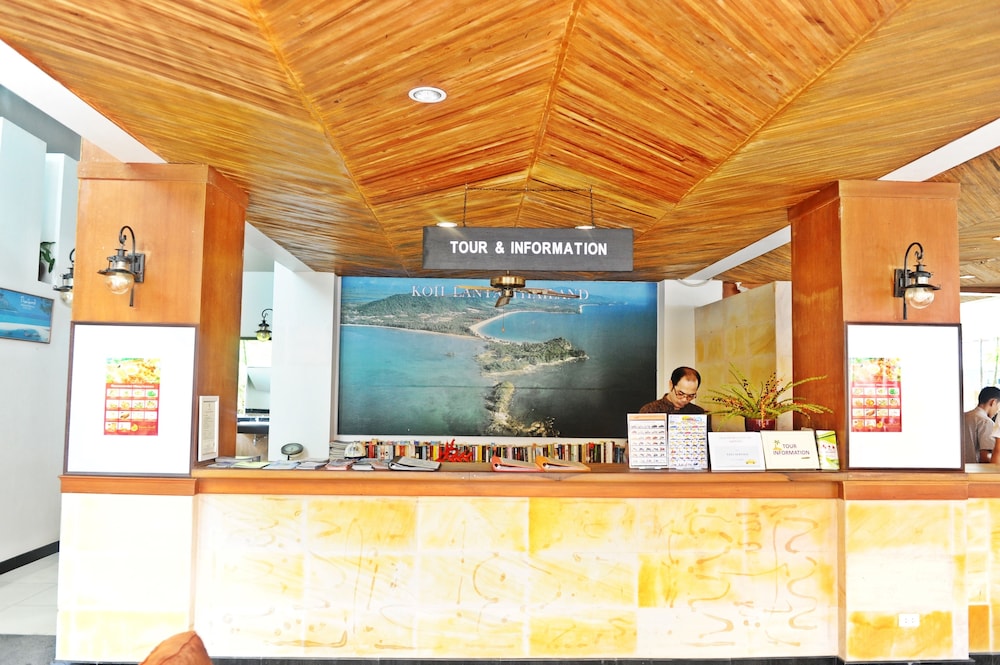 Lanta Sand Resort And Spa 10/71