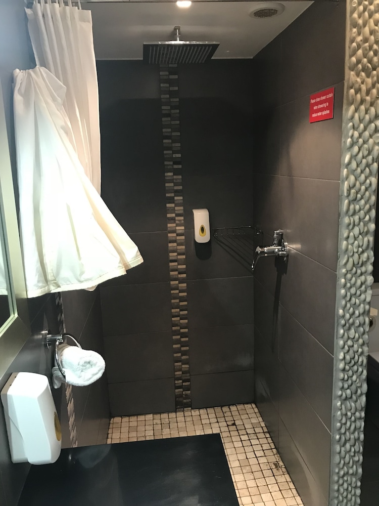 Bennetts Hotel 50/50
