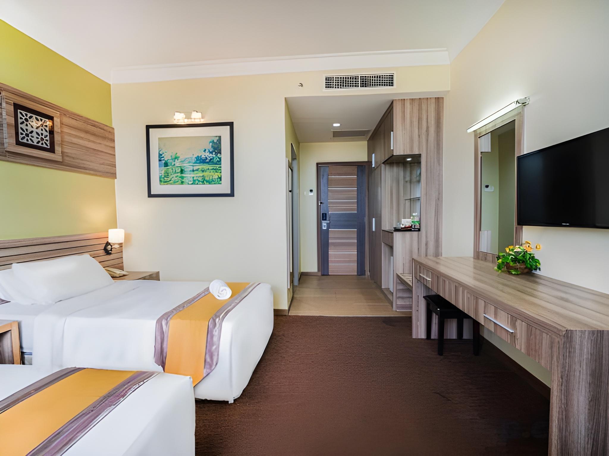 Superior, Double and Twin Beds, Hill View