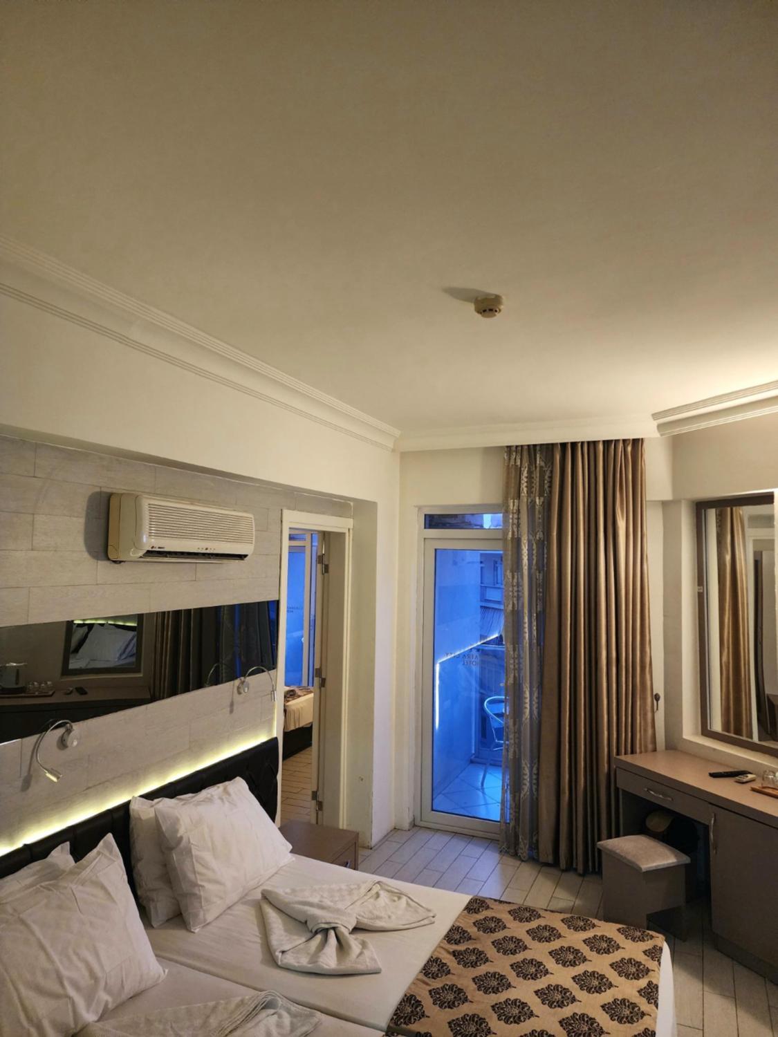 Deluxe, Double or Twin Bed, Balcony