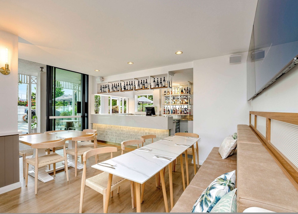 Mercure Cairns 50/64