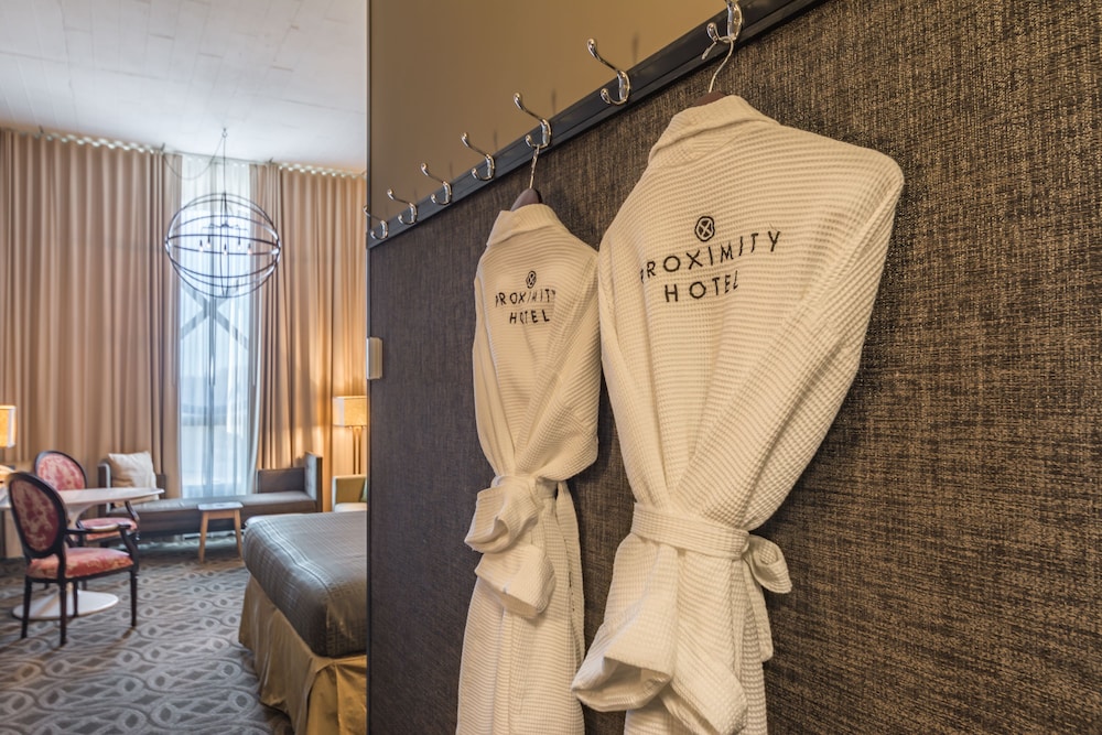 Proximity Hotel 27/71
