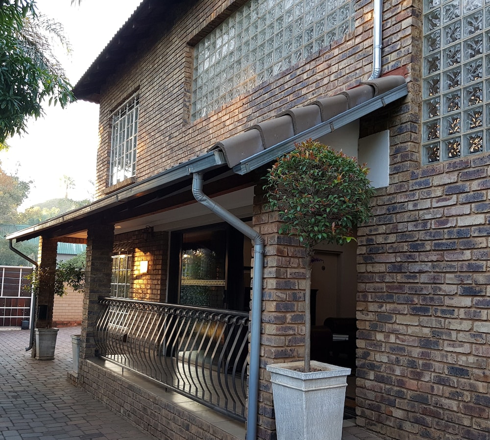 Falling Feather Inn 2/49